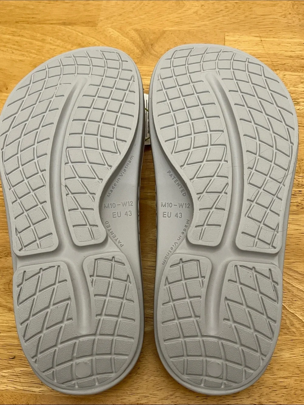 Oofos ooriginal recovery thong sandals moonstone mens size 10 women’s 12 new